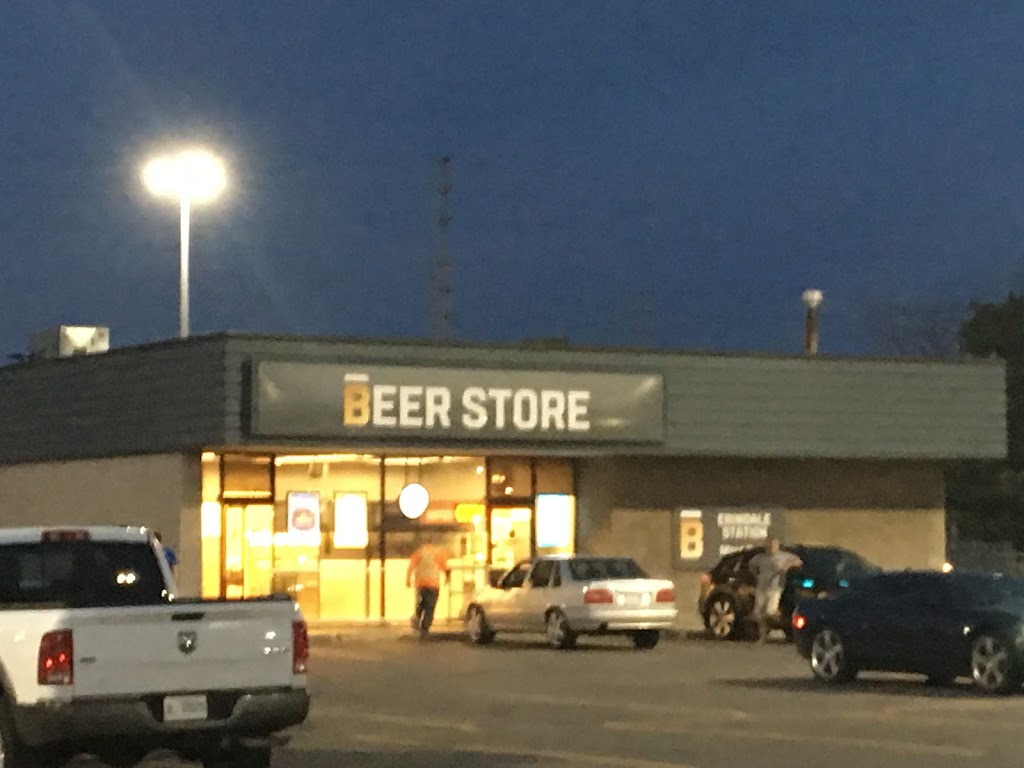 Beer Store | 3030 Erindale Station Rd, Mississauga, ON L5C 2T3, Canada | Phone: (905) 279-2913