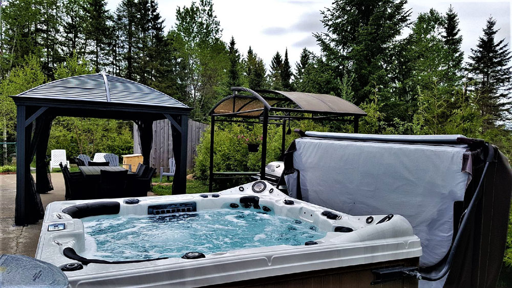 Chalet Spa Le Lagon Bleu | 3305 Rue Balanger, Val-David, QC J0T 2N0, Canada | Phone: (877) 560-8060