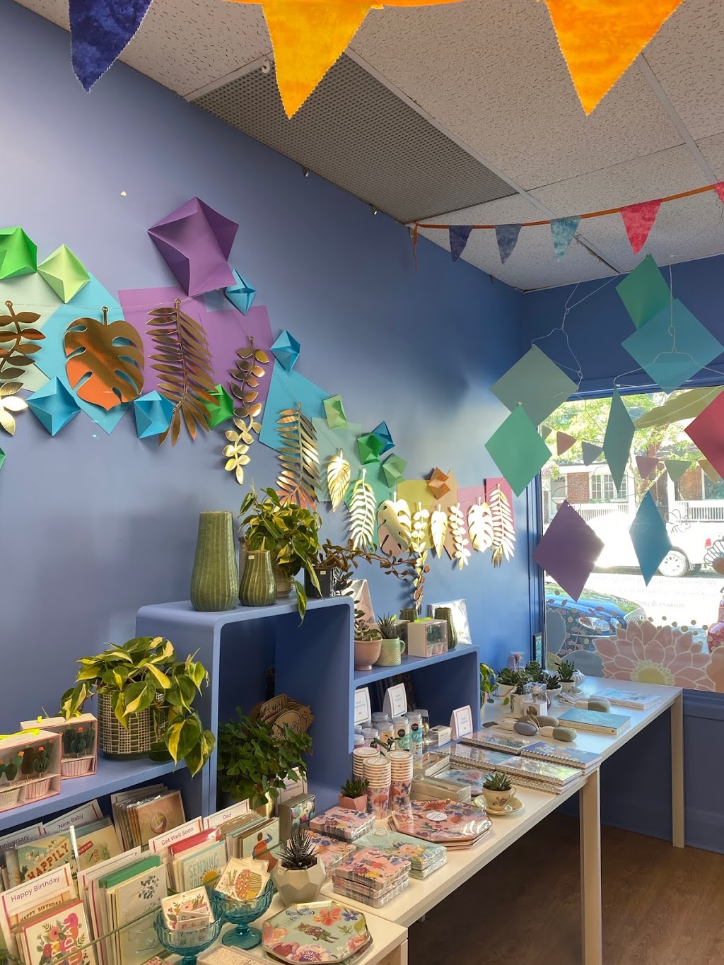 Periwinkle Flowers | 661 Mt Pleasant Rd, Toronto, ON M4S 2N2, Canada | Phone: (416) 322-6985