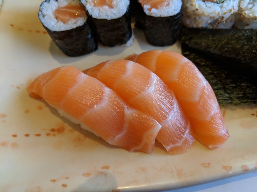 Sushi Sushi Japanese Restaurant | 17725 Yonge St, Newmarket, ON L3Y 7C1, Canada | Phone: (905) 836-9288