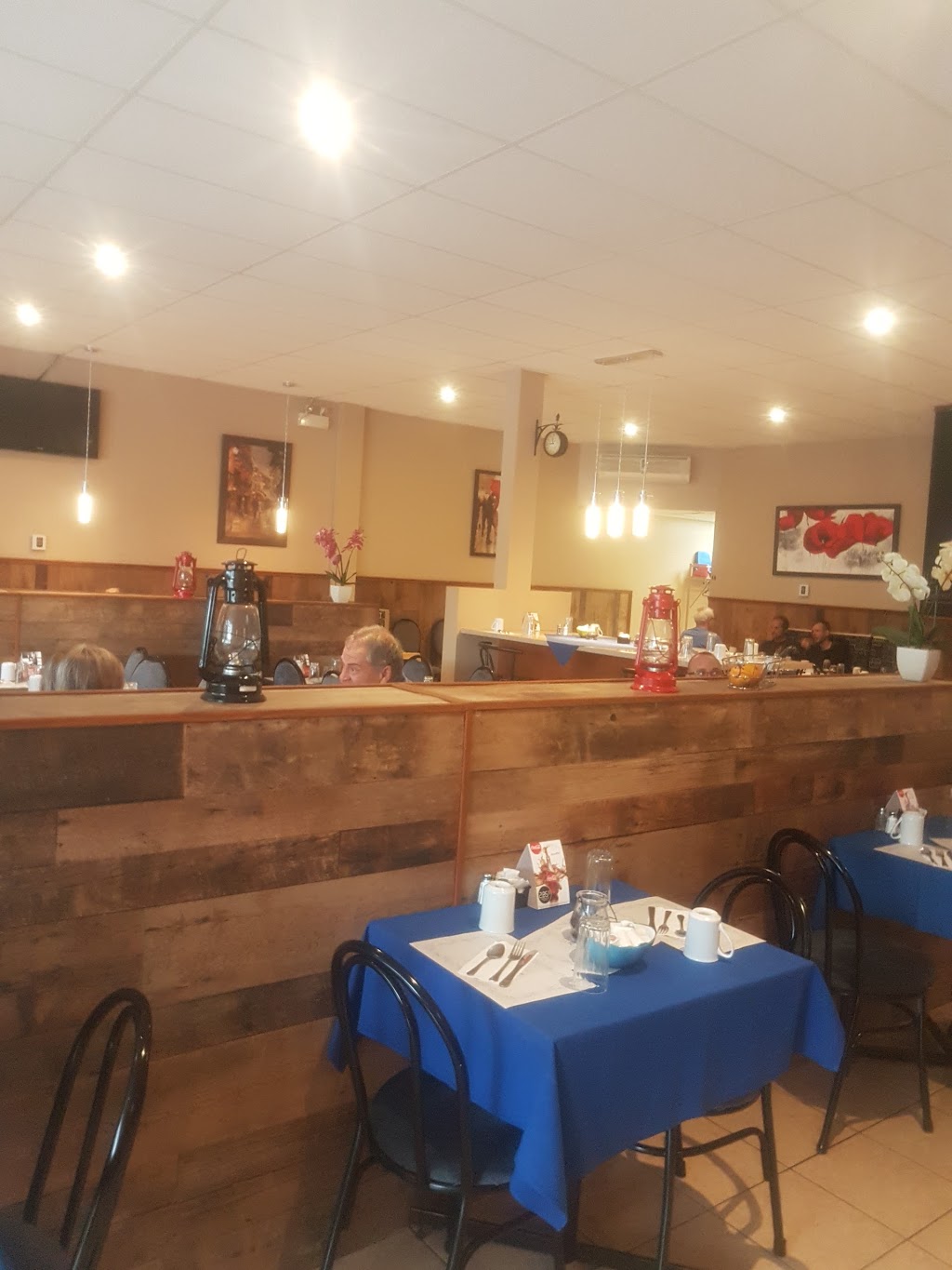 RESTAURANT LA FOURCHETTE | 600 Rue Saint Maurice, Trois-Rivières, QC G8V 1N1, Canada | Phone: (819) 693-7070