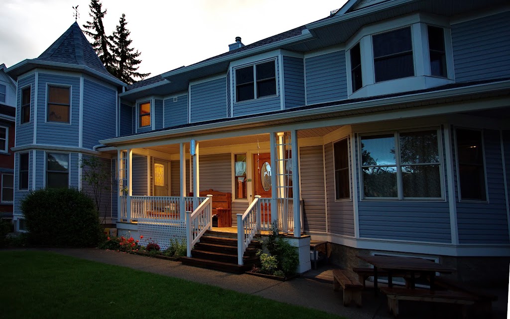 Inglewood Bed and Breakfast | 1006 8 Ave SE, Calgary, AB T2G 0M4, Canada | Phone: (403) 262-6570