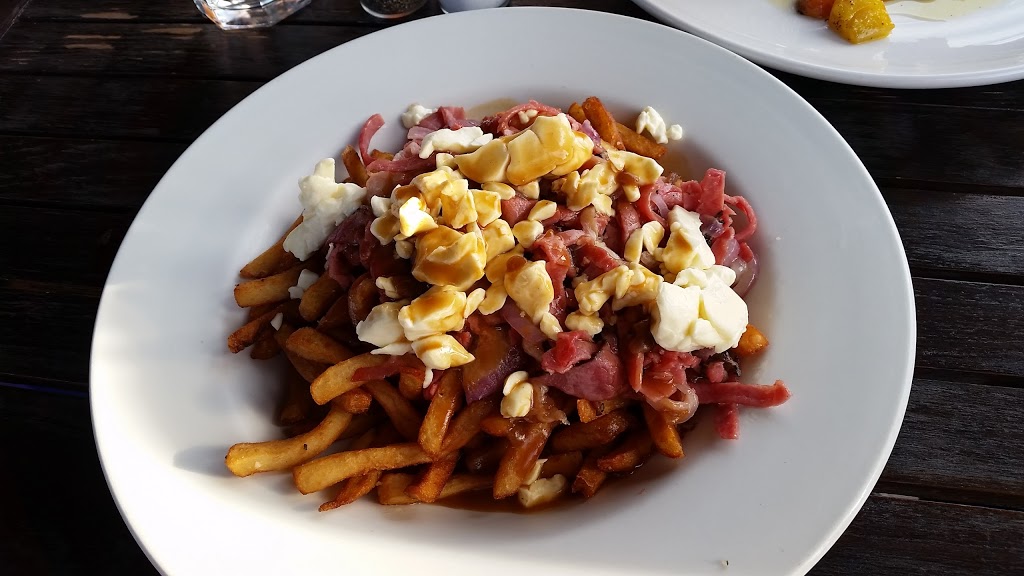 DT Bistro Sherbrooke, restaurant | 4880 Boul Bourque, Sherbrooke, QC J1N 3S5, Canada | Phone: (819) 822-4777