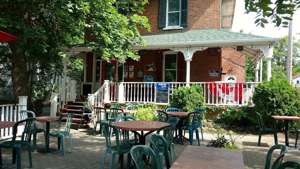 Capers Tap House | 28 Bridge St W, Campbellford, ON K0L 1L0, Canada | Phone: (705) 653-5262