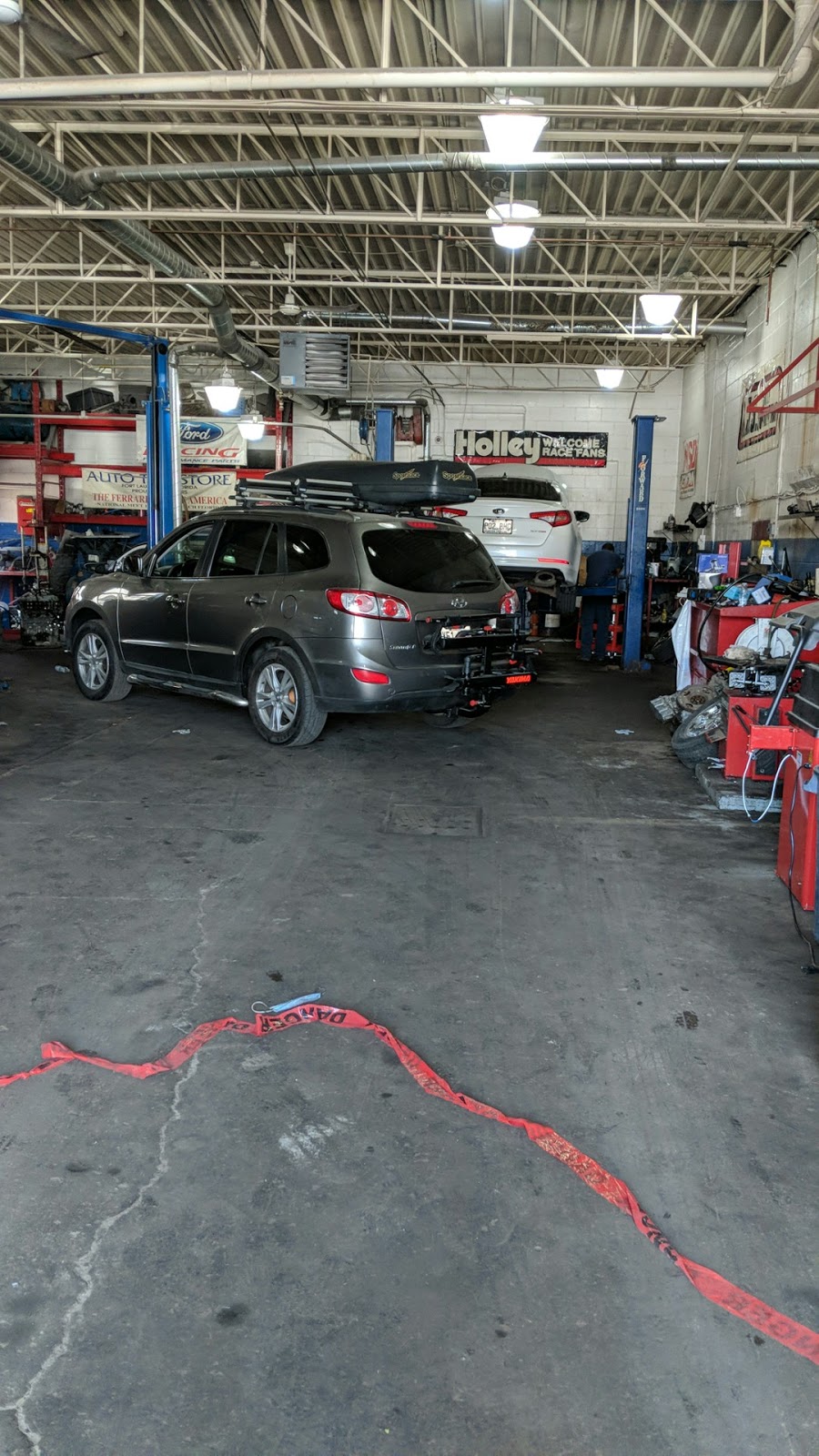 Daniels Garage | 10604 Av lArchevêque, Montréal-Nord, QC H1H 3A2, Canada | Phone: (514) 318-4936