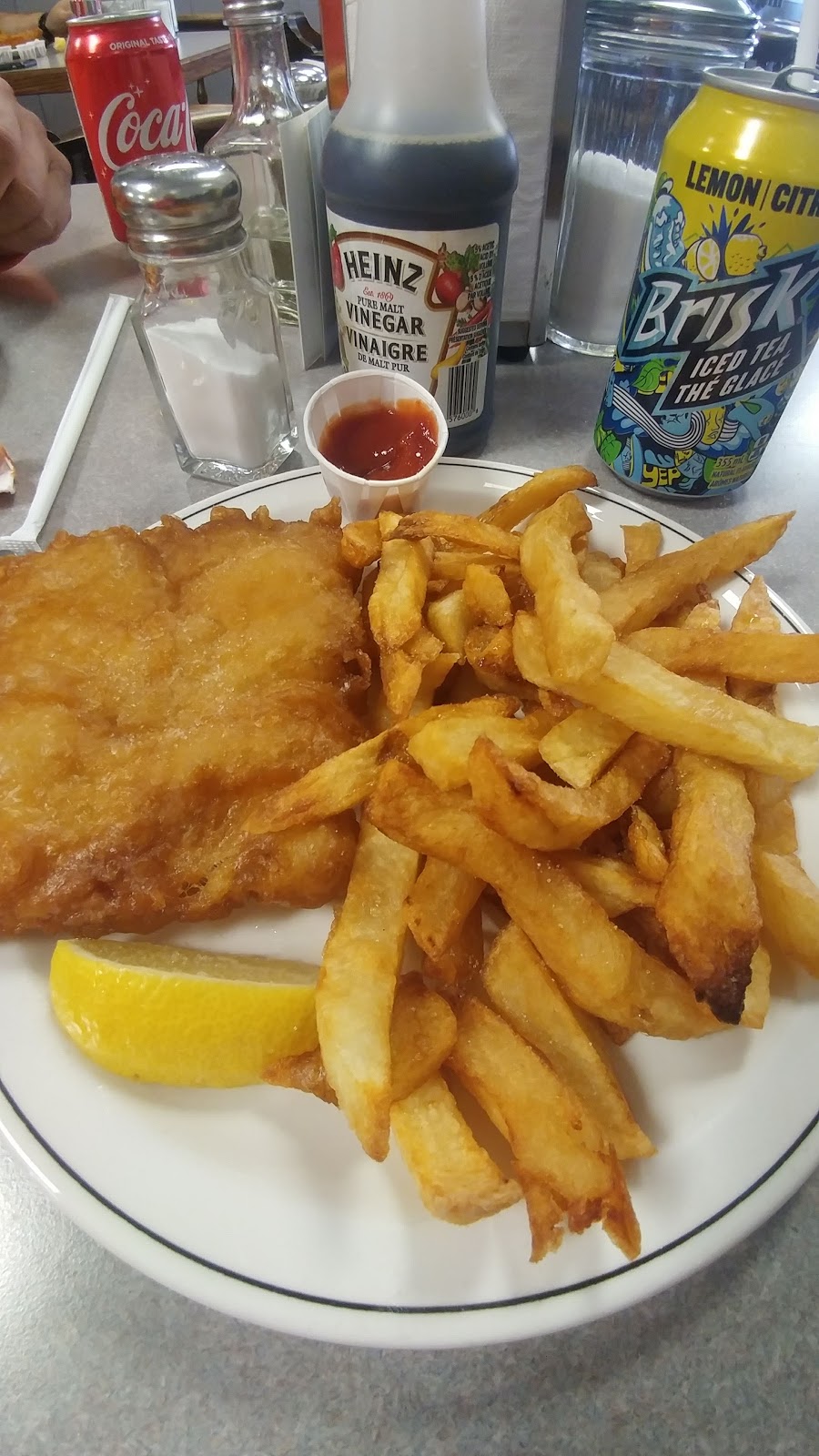 Your Fish & Chips Restaurant | 644 Talbot St, St Thomas, ON N5P 1C8, Canada | Phone: (519) 631-3202