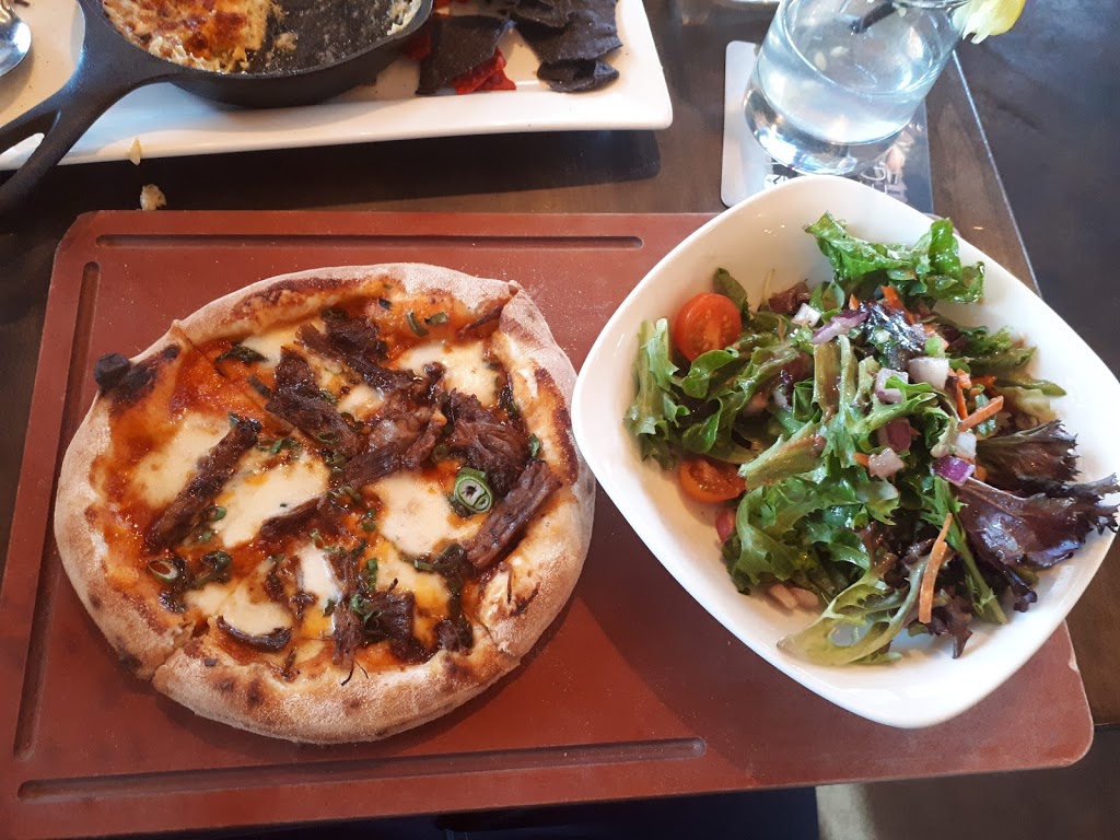 Famoso Neapolitan Pizzeria | 975 Broadmoor Blvd # 78, Sherwood Park, AB T8A 5W9, Canada | Phone: (780) 464-0066