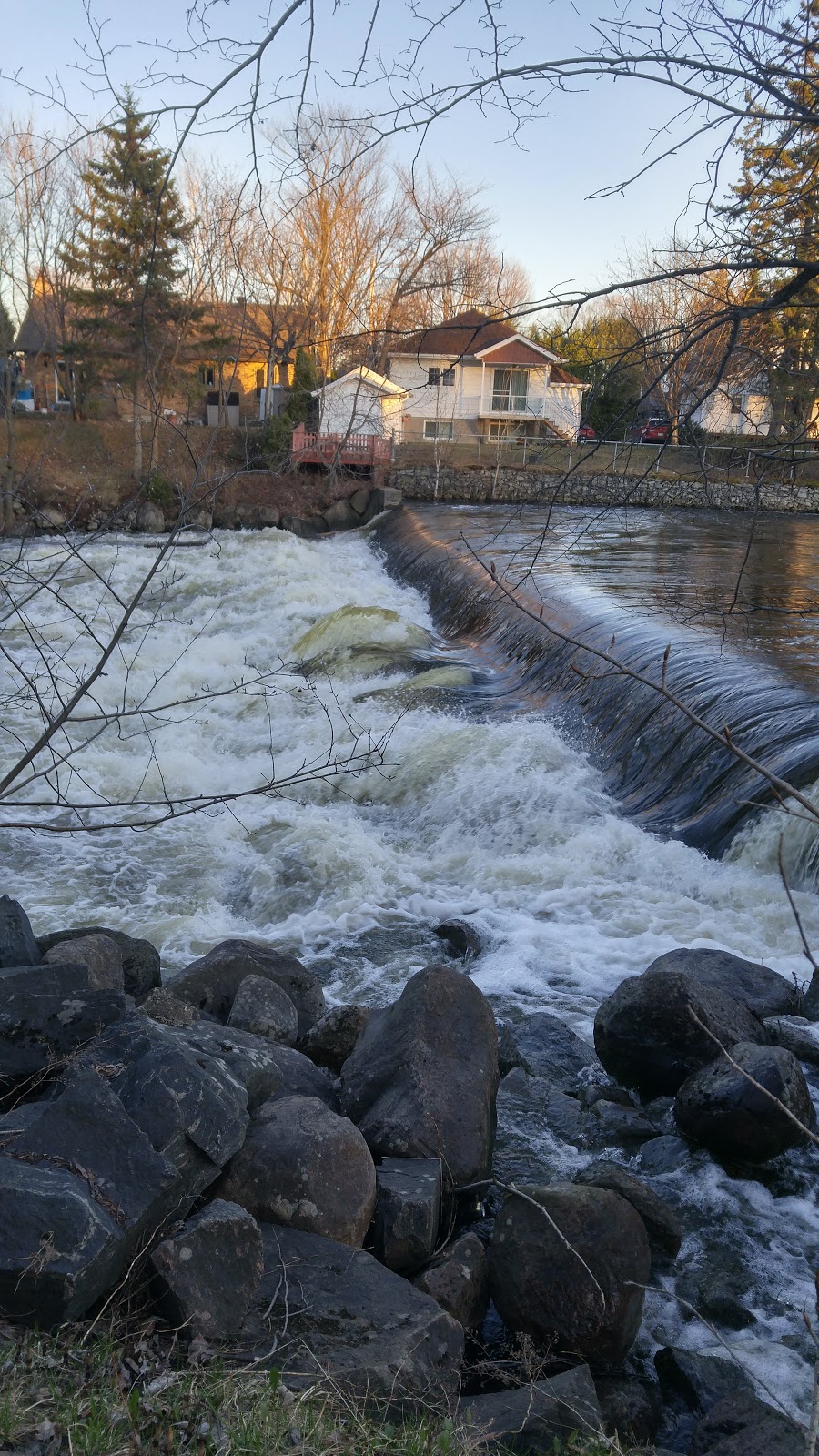 Accès au sentier linéaire de la rivière Saint-Charles | 3Y9, Sentier des rivières, Québec, QC G2A 3L5, Canada