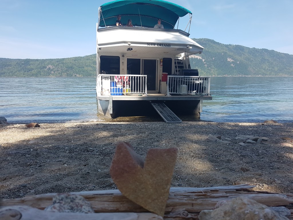 Twin Anchors Houseboat Vacations | 200 Old Town Rd, Sicamous, BC V0E 2V4, Canada | Phone: (250) 836-2450