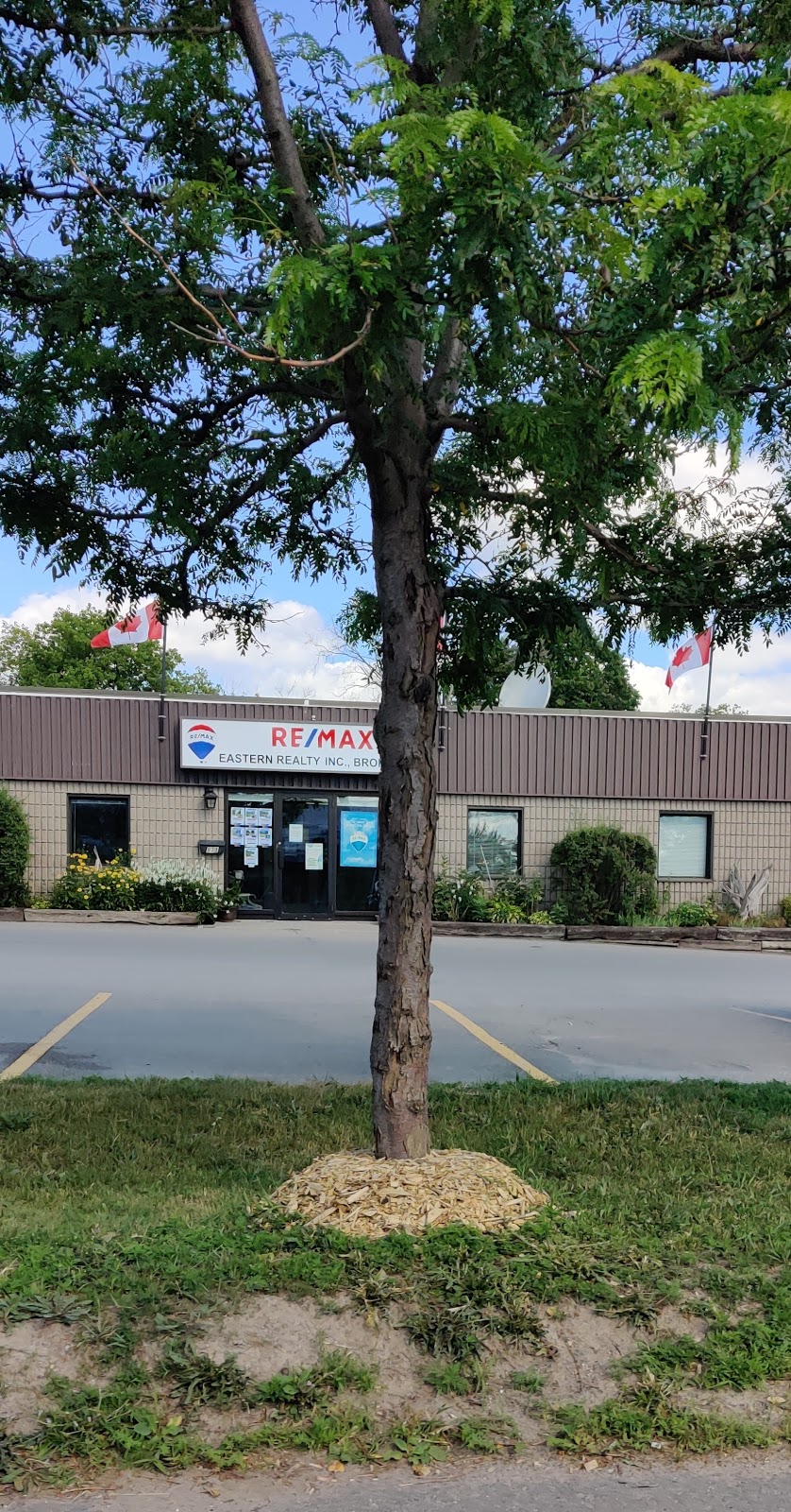 RE/MAX Eastern Realty Inc | 871 Ward St Unit 1, Bridgenorth, ON K0L 1H0, Canada | Phone: (705) 292-9551