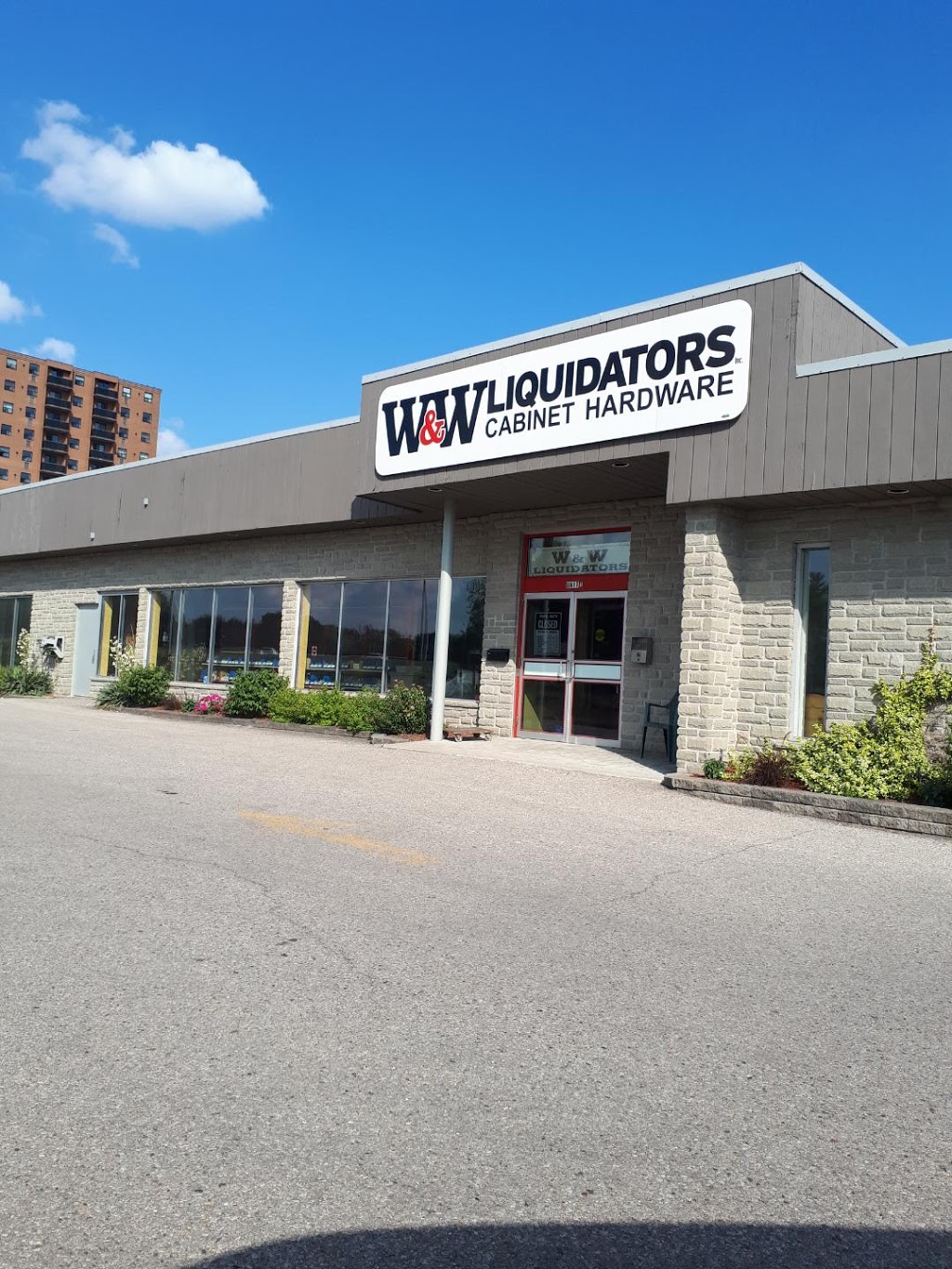 W & W Liquidators Inc | 808 Courtland Ave E, Kitchener, ON N2C 1K3, Canada | Phone: (519) 744-1080