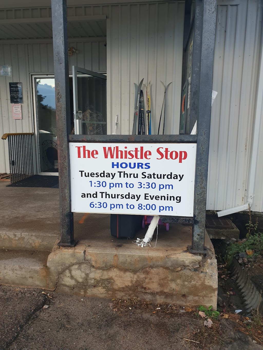 The Whistle Stop | 1 Ridge Rd, Deep River, ON K0J 1P0, Canada | Phone: (613) 584-4349