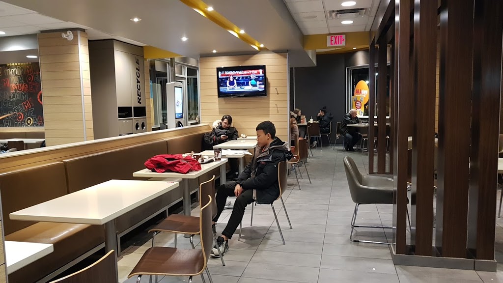 McDonalds | 20394 88 Ave, Langley City, BC V1M 2Y4, Canada | Phone: (604) 881-6220