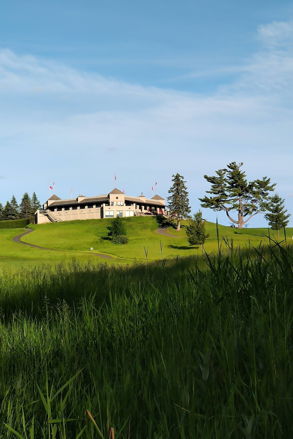 Camelot Golf & Country Club | 906 Quigley Hill Rd, Cumberland, ON K4C 1H1, Canada | Phone: (613) 833-0801