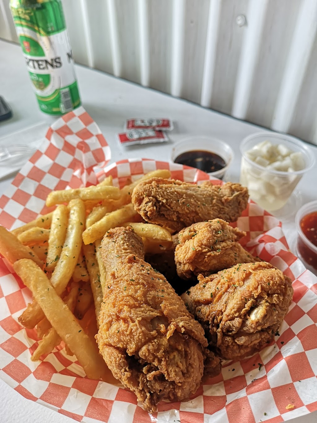 Les Crazy Chickens | 3532 Rue Notre Dame O, Montréal, QC H4C 1P4, Canada | Phone: (514) 800-3019