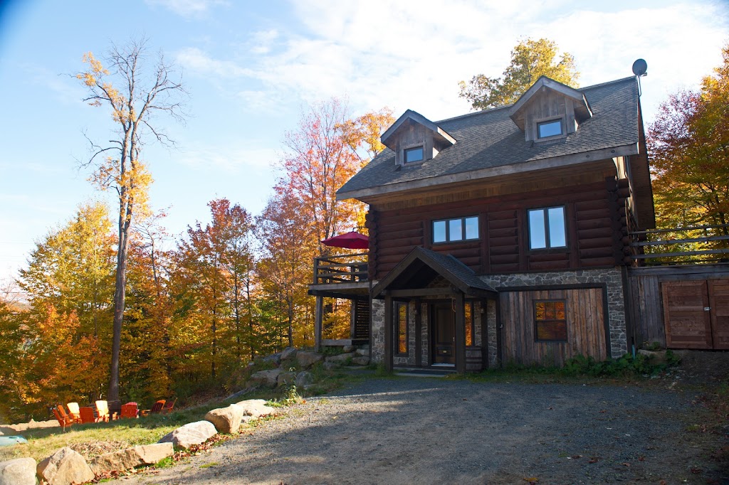 Chalet de lOurs | Chem. des Montfortains, Les Pays-den-Haut, QC J0T 1Y0, Canada | Phone: (514) 369-2362