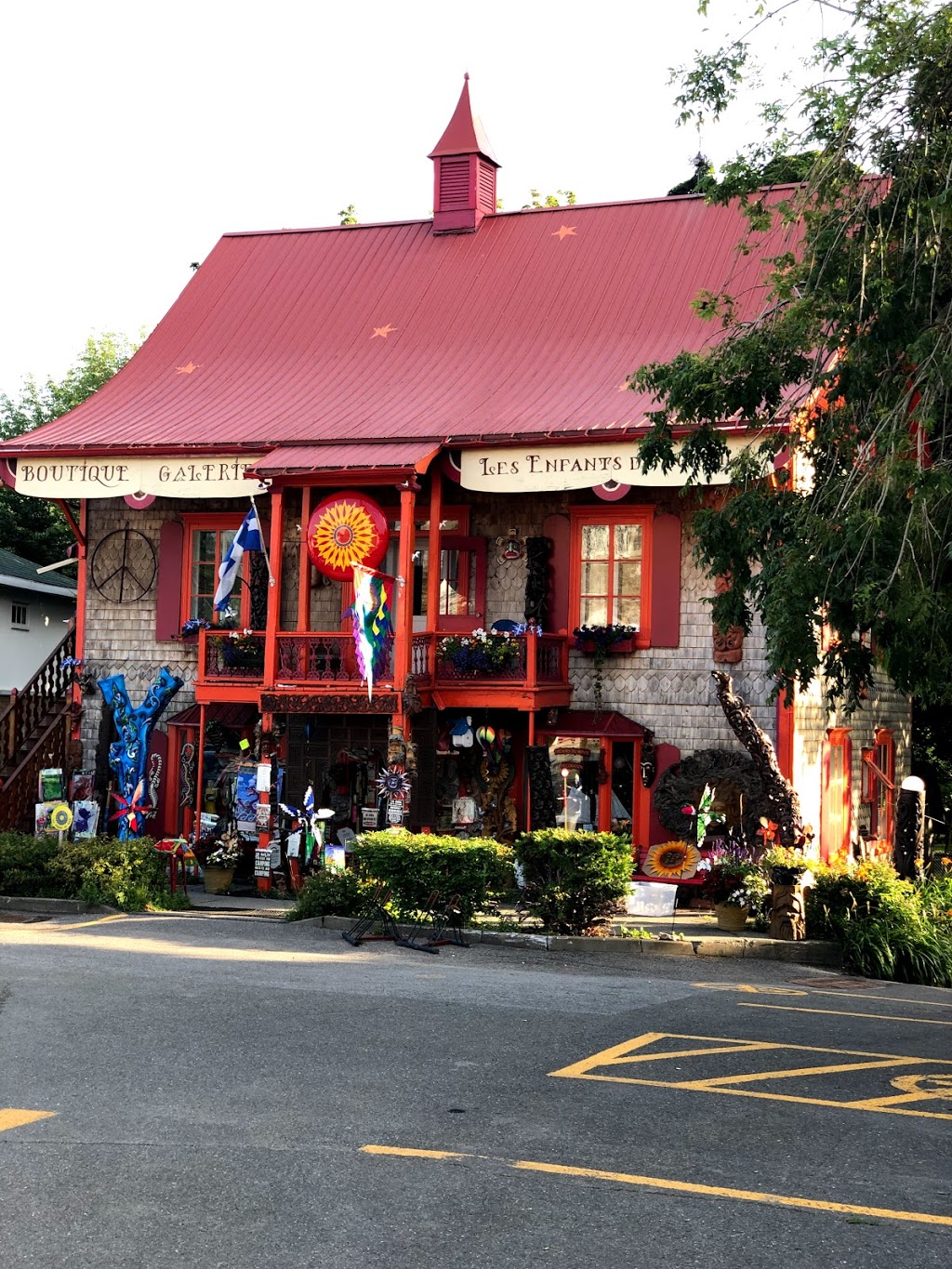 Les Enfants du Soleil Enr | 4 Place de lÉglise, Saint-Jean-Port-Joli, QC G0R 3G0, Canada | Phone: (418) 598-9318