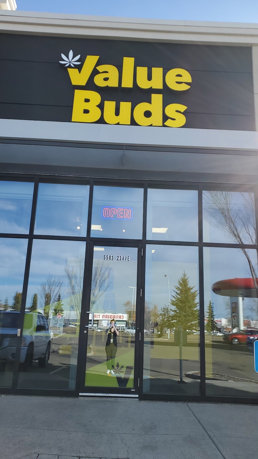 Value Buds Meyokumin | 5619 23 Ave NW, Edmonton, AB T6L 7B9, Canada | Phone: (780) 440-4540