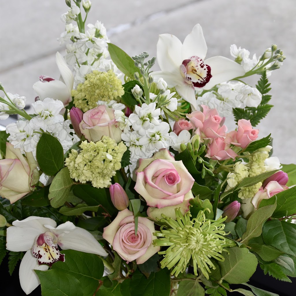 True Flowers | 118 Lakeshore Rd W, Oakville, ON L6K 1E3, Canada | Phone: (905) 337-3178