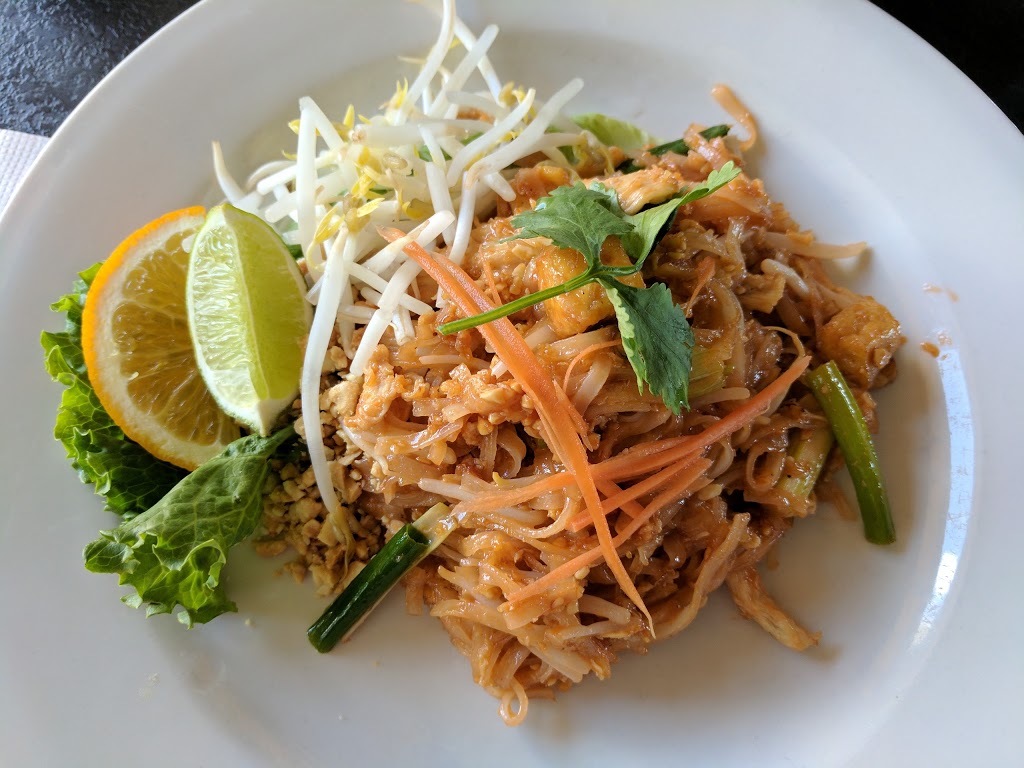 Nimman Thai Cuisine | 2451 Lake Shore Blvd W, Etobicoke, ON M8V 1C5, Canada | Phone: (416) 255-4224