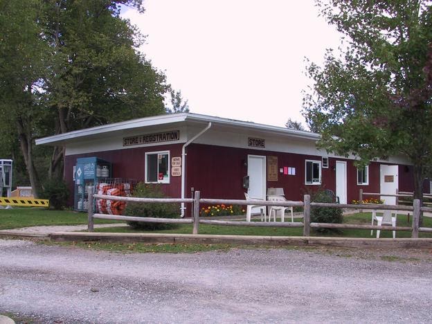 McGowan Lake Campground | 21321 Hwy 7, Maberly, ON K0H 2B0, Canada | Phone: (613) 268-2234