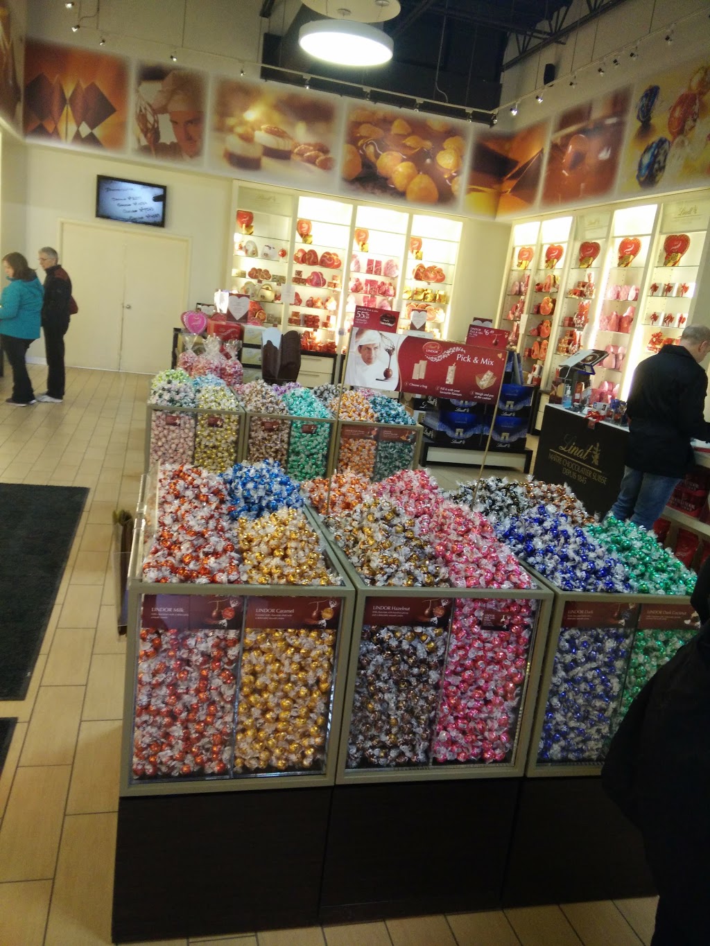 Lindt Chocolate Shop | 4500 King St E Unit 4, Kitchener, ON N2P 2G4, Canada | Phone: (519) 650-9141