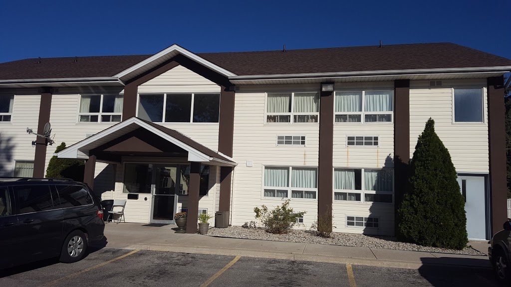 Royal Windsor Inn & Suites | 2100 Huron Church Rd, Windsor, ON N9C 2L5, Canada | Phone: (519) 967-1460