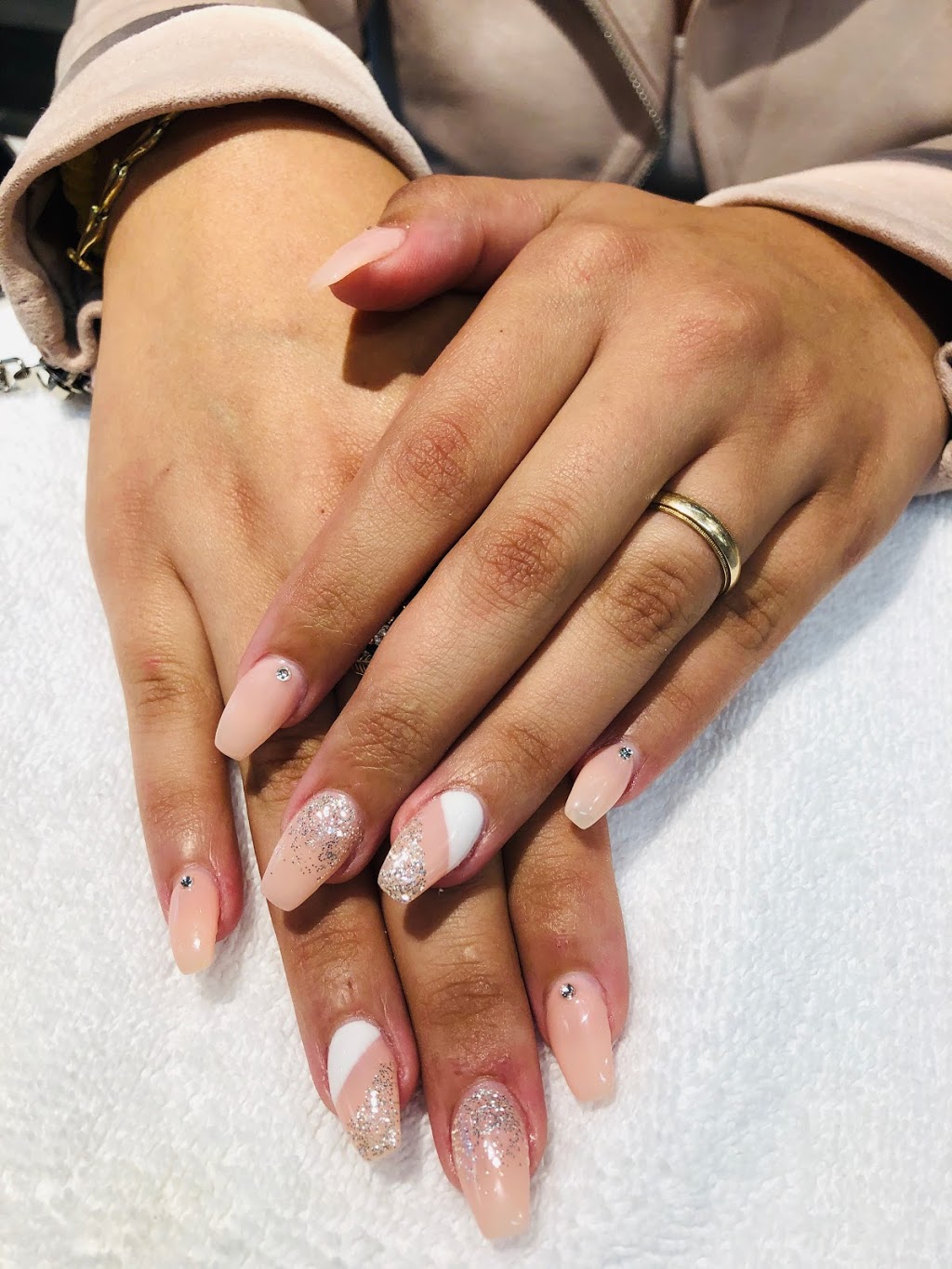 Elegant Nails | 9325 Yonge St, Richmond Hill, ON L4C 1V4, Canada | Phone: (905) 237-6297