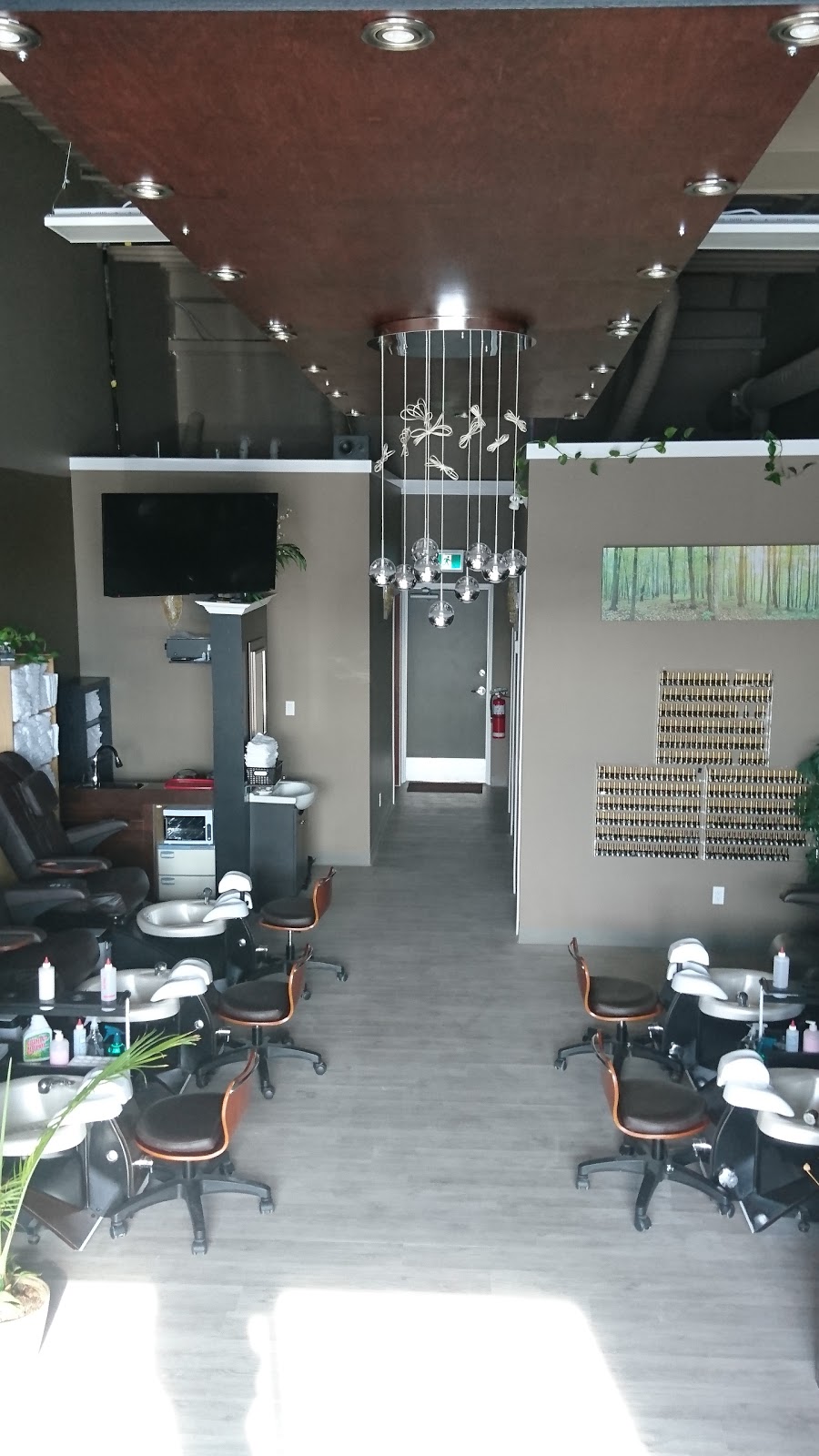 Tm nails | 6037 Parkwood Rd, Blackfalds, AB T4M 0H9, Canada | Phone: (403) 885-8889