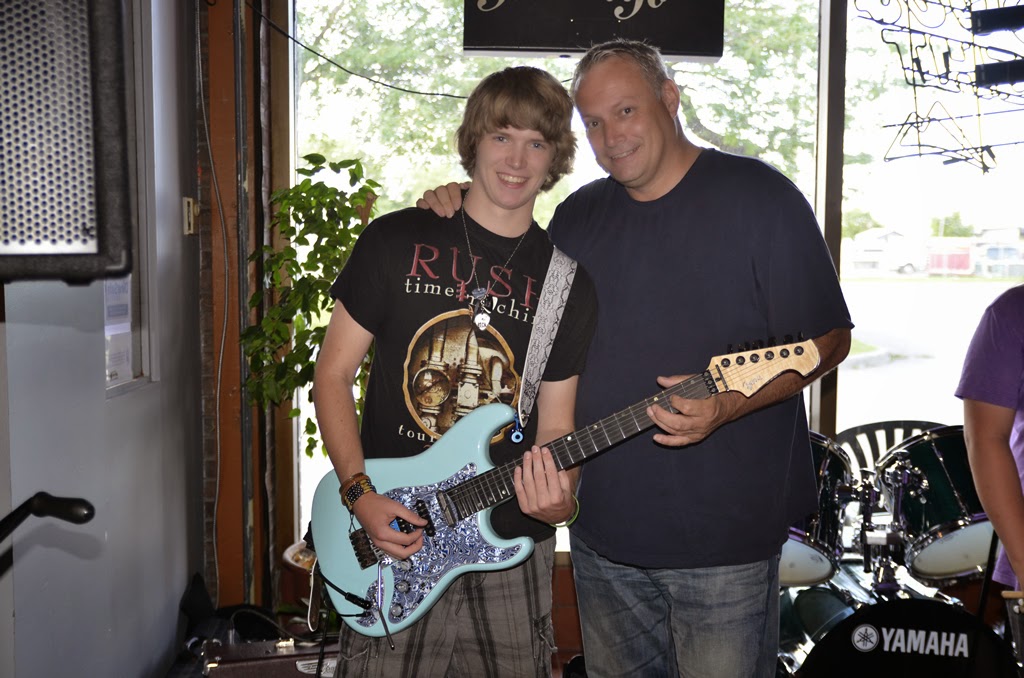 Scarborough Guitar Lessons | 84 Weir Crescent, Scarborough, ON M1E 3B2, Canada | Phone: (905) 239-0323