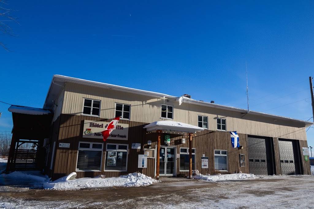 Municipalité de Petite-Rivière-Saint-François | 1067 Rue Principale, Petite-Rivière-Saint-François, QC G0A 2L0, Canada | Phone: (418) 760-1050