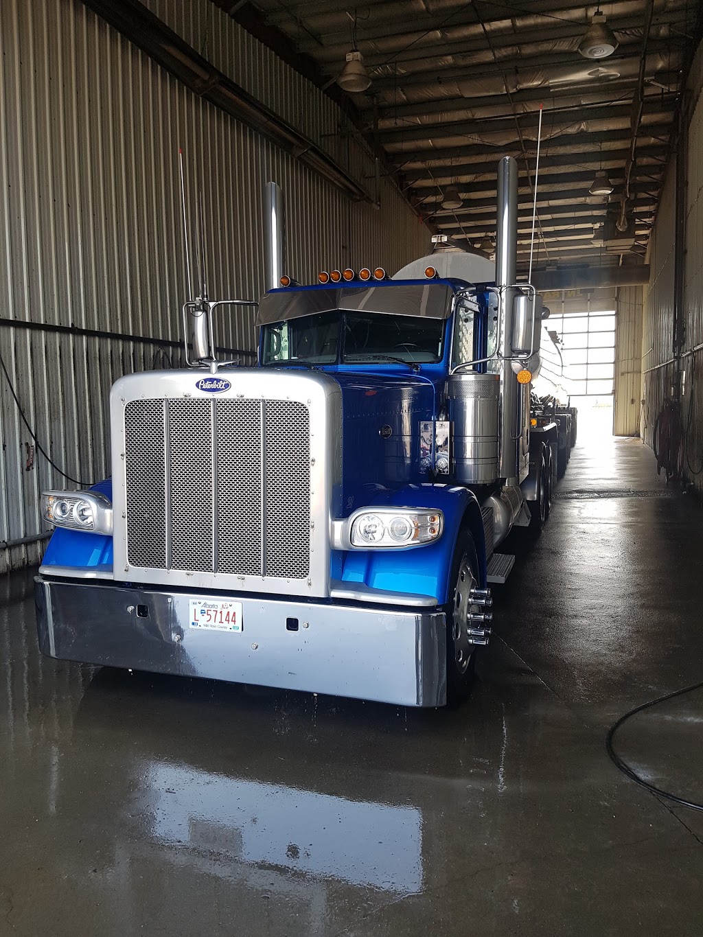 G Gill Yellowhead Truck Wash & Lube | 12524 60 St NW, Edmonton, AB T5W 5J6, Canada | Phone: (780) 471-8008