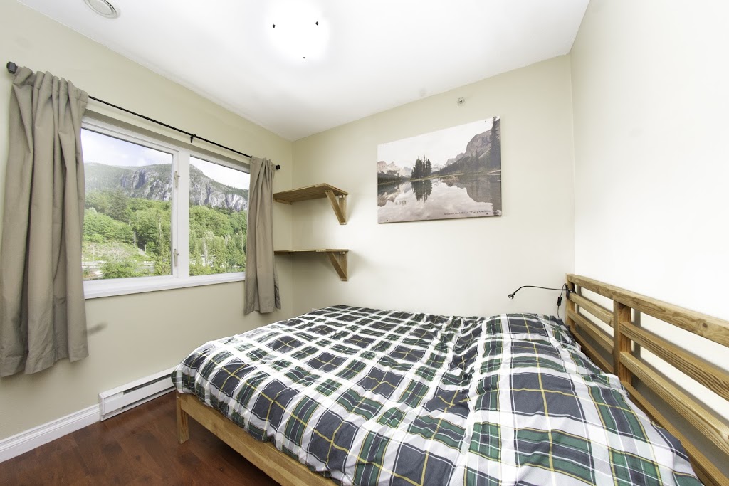 Squamish Adventure Inn & Hostel | 38220 BC-99, Squamish, BC V8B 0A5, Canada | Phone: (604) 892-9240
