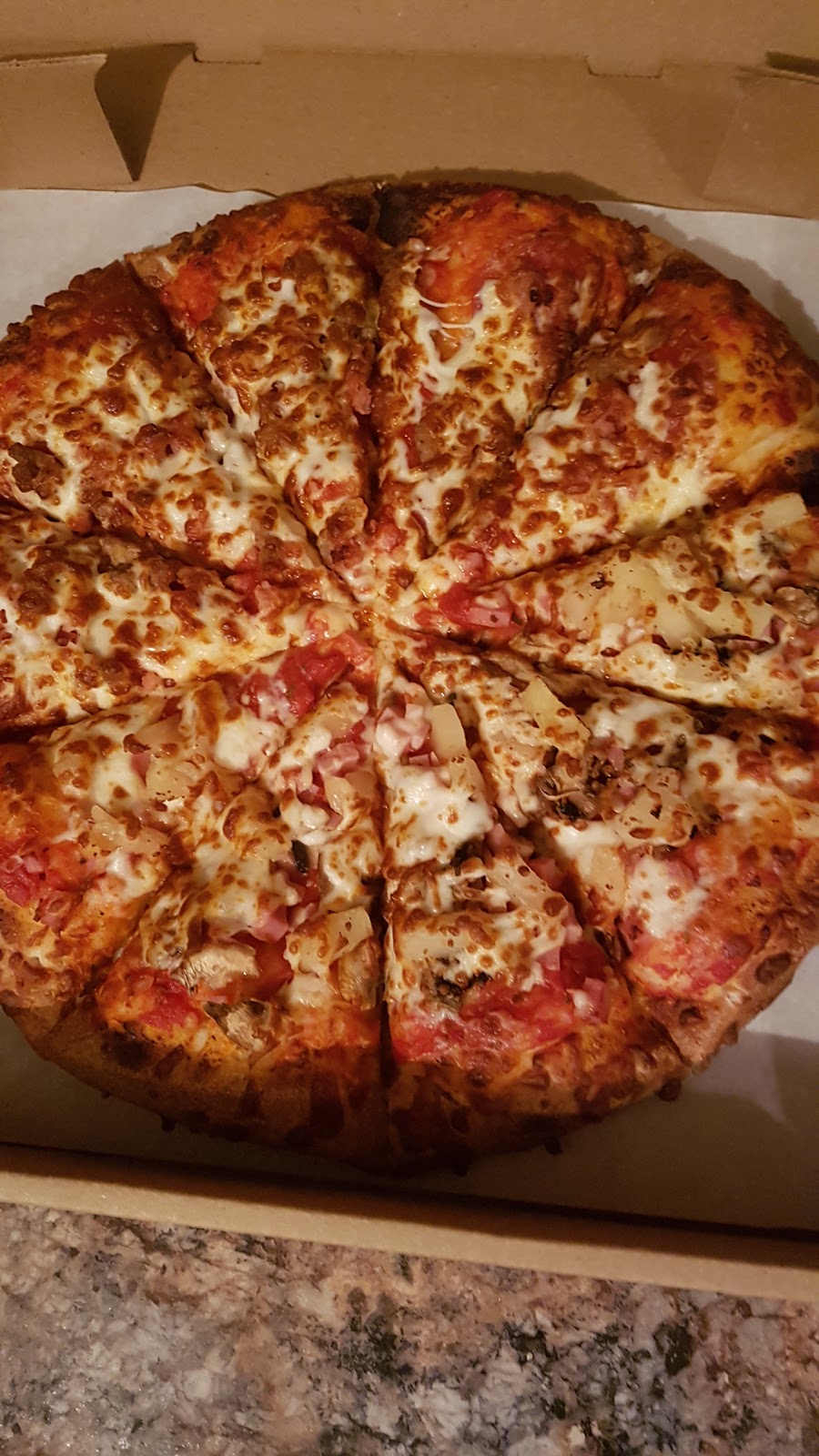 Guelphs Finest Pizza and Wings | 672 Woolwich St, Guelph, ON N1H 3Z1, Canada | Phone: (519) 829-4121