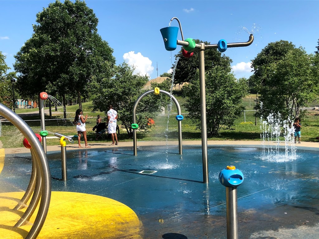 terrain de jeu pour enfant | Rue Beaubien E, Montréal, QC H1X 1P2, Canada | Phone: (514) 872-0311