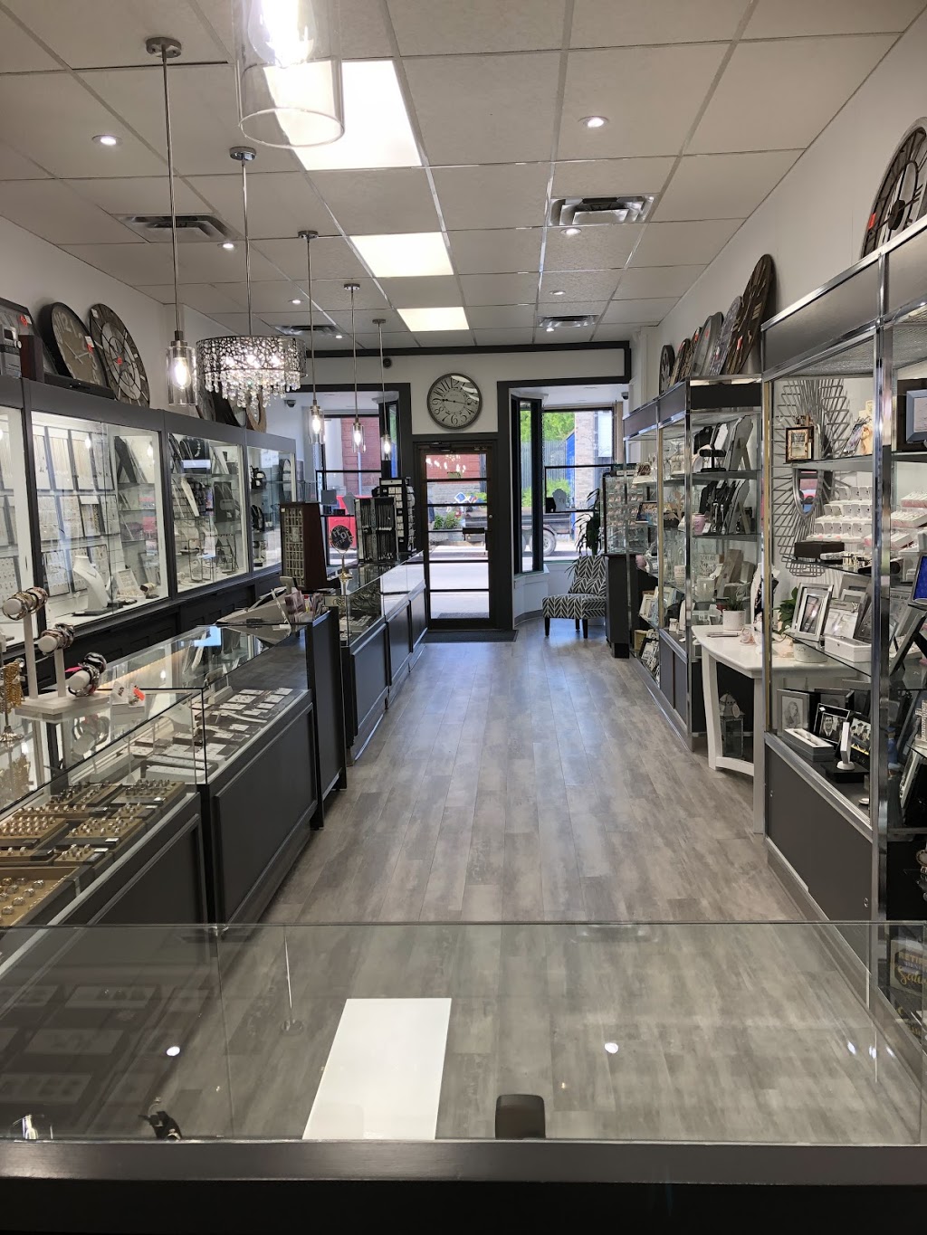 Victor Lair Jewellers | 238 Durham St E, Walkerton, ON N0G 2V0, Canada | Phone: (519) 881-1700