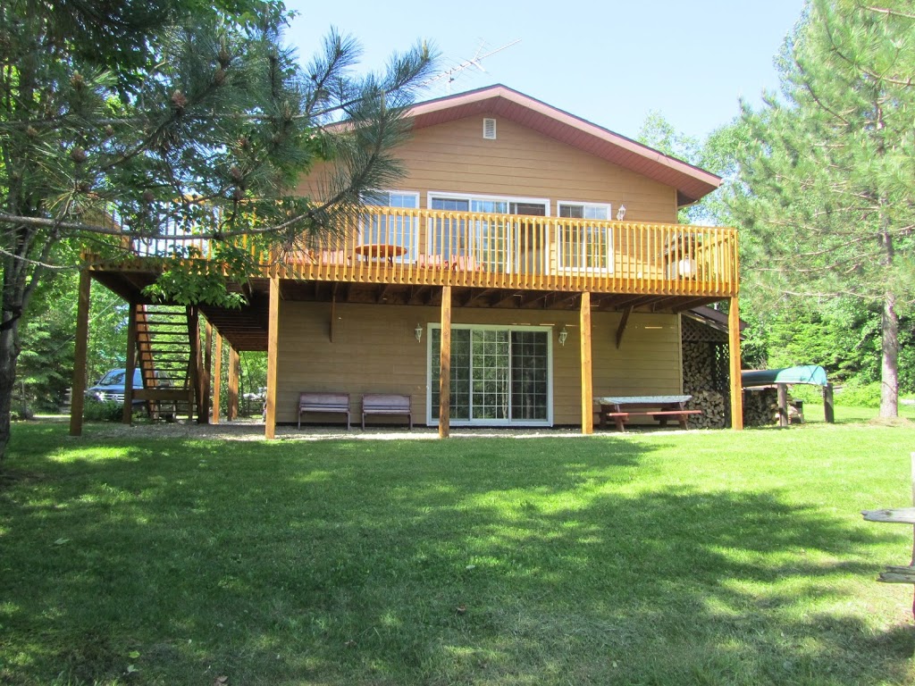 Chalet 200 Lac Forest | 200 Chemin du Lac Forest, Saint-Zénon, QC J0K 3N0, Canada | Phone: (819) 334-1472