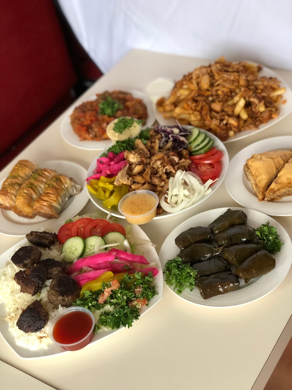 Istanbul Shawarma | 430 College St unit 1/2, Toronto, ON M5T 1T3, Canada | Phone: (647) 348-7288