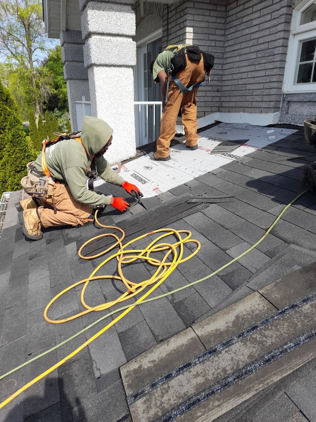 MONTREAL ROOFERS | 164 Av. Seigniory, Pointe-Claire, QC H9R 1K1, Canada | Phone: (514) 497-8337