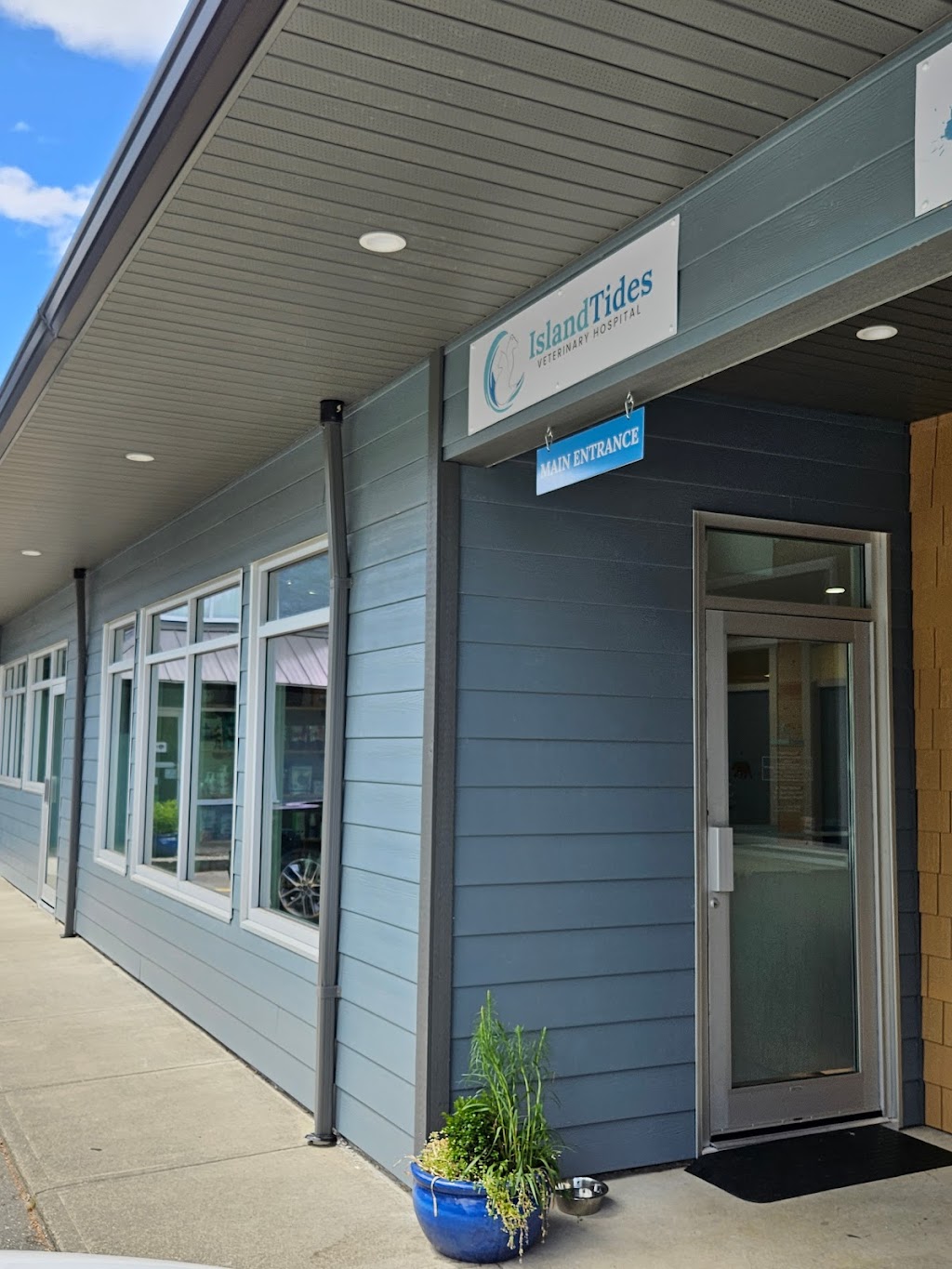 Island Tides Veterinary Hospital | 2435 Mansfield Dr #101, Courtenay, BC V9N 2M2, Canada | Phone: (778) 647-4884