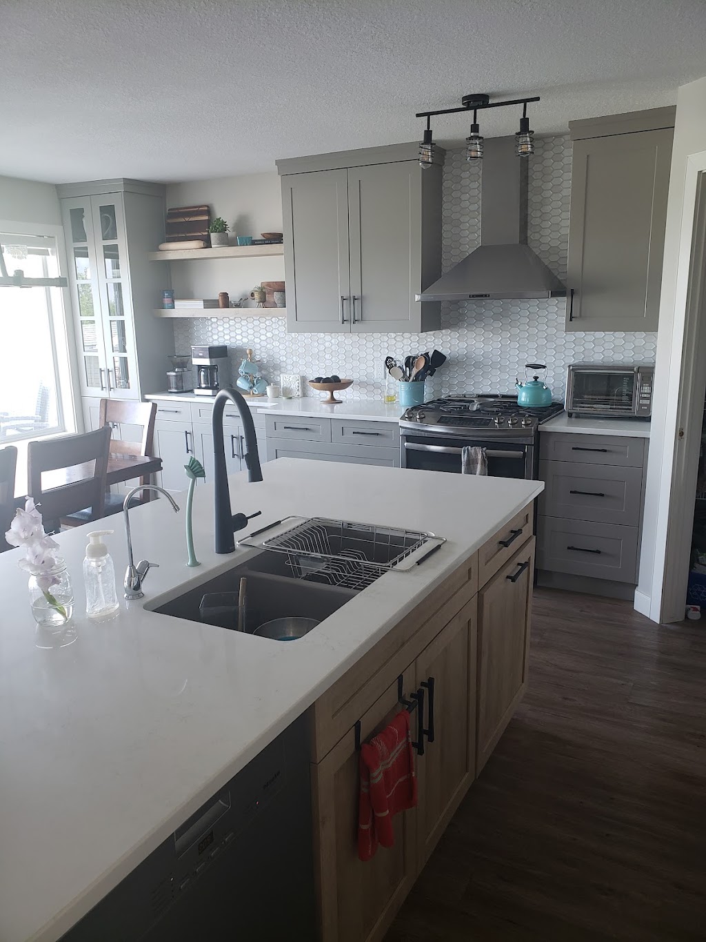 Adora Kitchens Ltd | 1112 18 Ave, Coaldale, AB T1M 1N2, Canada | Phone: (403) 345-3118