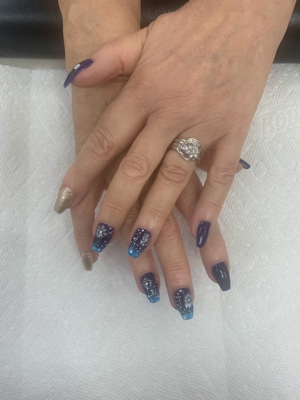 Sunday Nails and Spa | 39 King George Rd, Brantford, ON N3R 5K2, Canada | Phone: (519) 304-7989