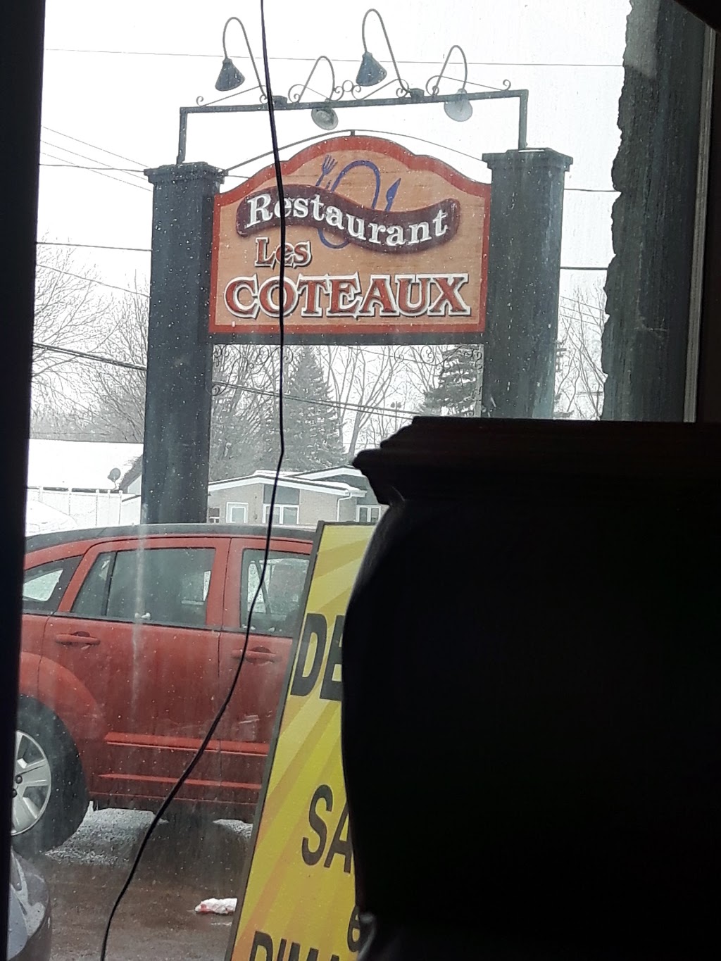 Restaurant Les Côteaux | 131 QC-338, Les Coteaux, QC J7X 1A2, Canada | Phone: (450) 267-3892