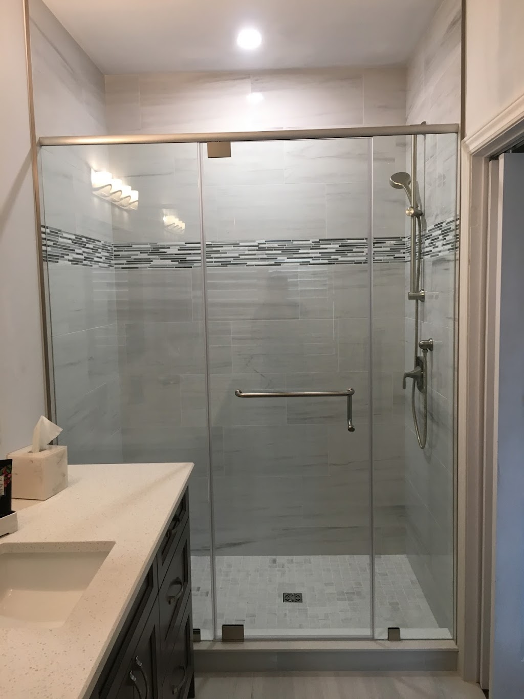 Dreamlux Glass - Custom Frameless Shower Doors | 180 Bonnie Braes Dr, Brampton, ON L6Y 5Y7, Canada | Phone: (647) 706-7495