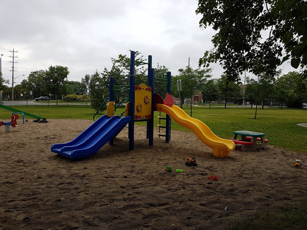 Laroche Park | 52 Bayview Rd, Ottawa, ON K1Y 4L6, Canada | Phone: (613) 580-2595