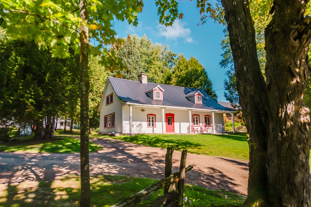 Maison Bilodeau-Ethier | 1853 Av. Royale, Saint-Ferréol-les-Neiges, QC G0A 3R0, Canada | Phone: (418) 826-0694