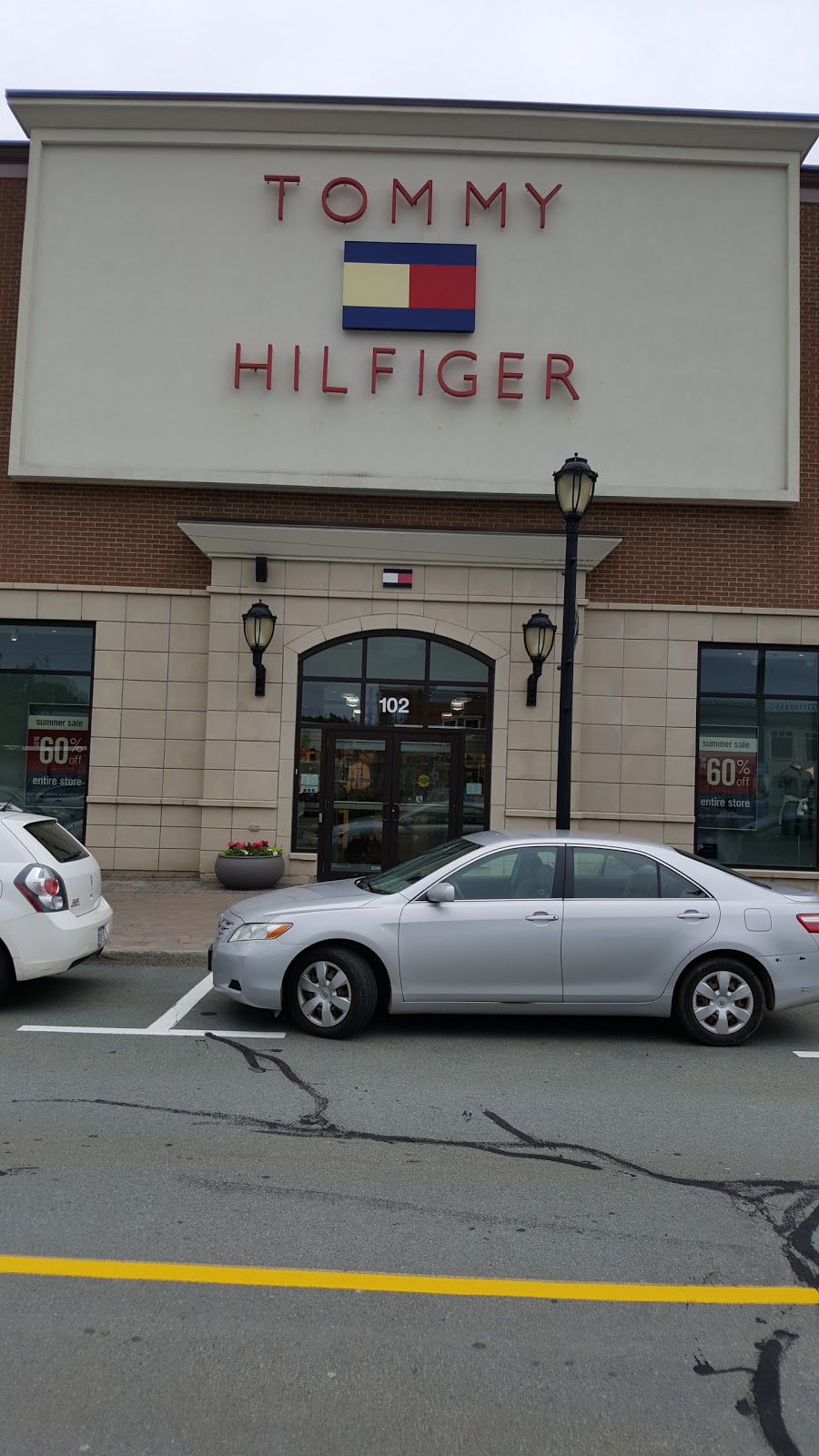 Tommy Hilfiger | 102 Hector Gate, Dartmouth, NS B3B 0B9, Canada | Phone: (902) 468-6042