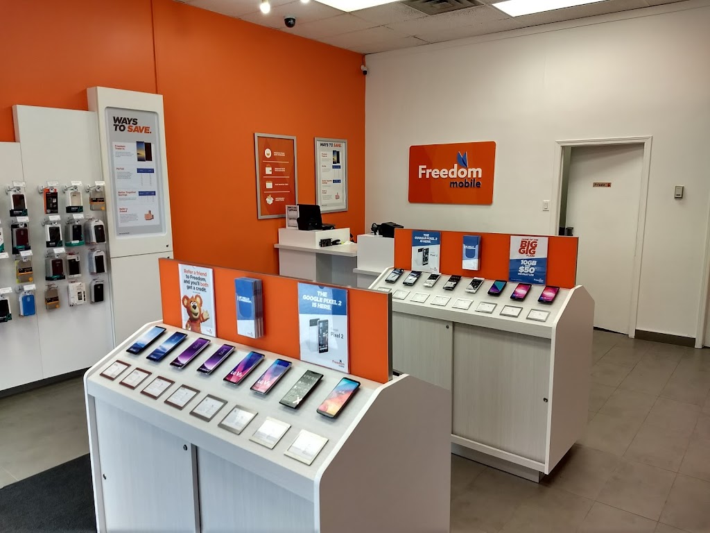 Freedom Mobile | Maple Leaf Plaza, 530 Montréal Rd, Ottawa, ON K1K 0E9, Canada | Phone: (613) 380-8191