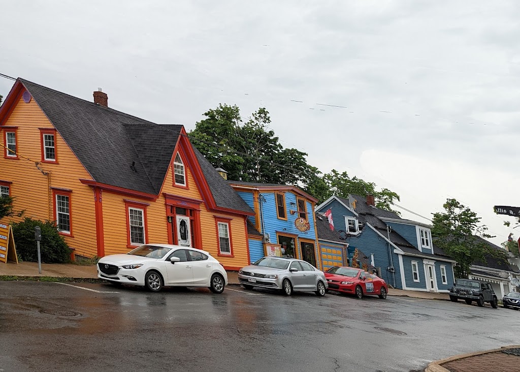 J3 Pizza | 50 Montague St, Lunenburg, NS B0J 2C0, Canada | Phone: (902) 634-9999