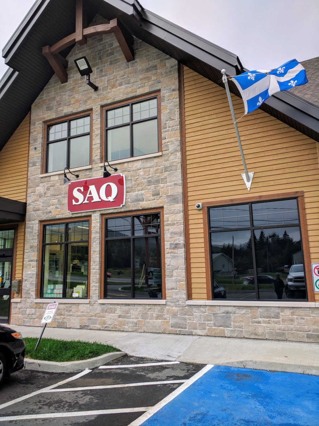 SAQ | 4 Avenue Tewkesbury, Stoneham-et-Tewkesbury, QC G3C 2K6, Canada | Phone: (418) 848-4764